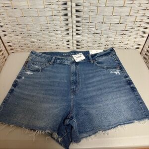 American Eagle‎ mom strigid shorts size 16 NWT embroidery on back hard to find!!